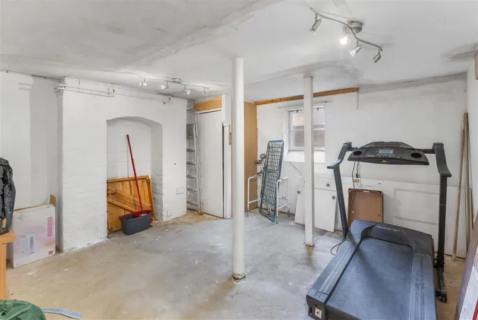 Property carousel image 13