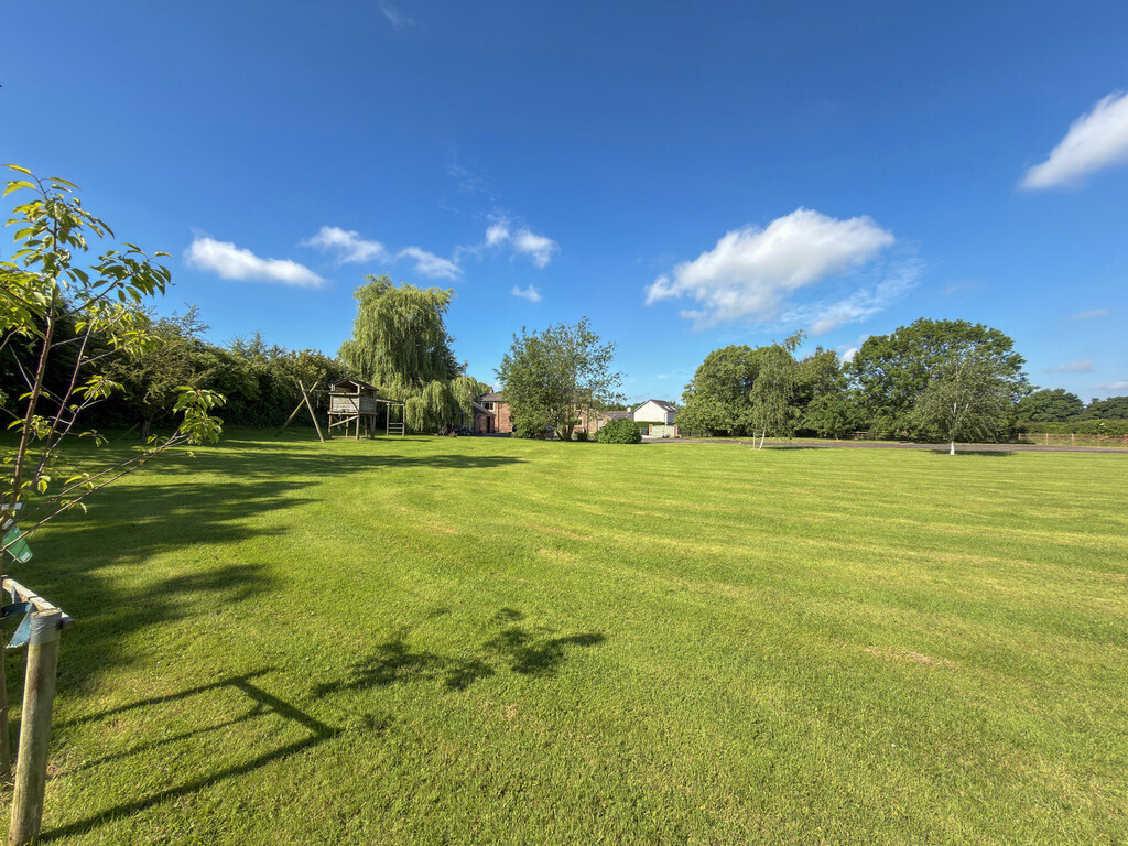 The Willows, East Woodside Image 7