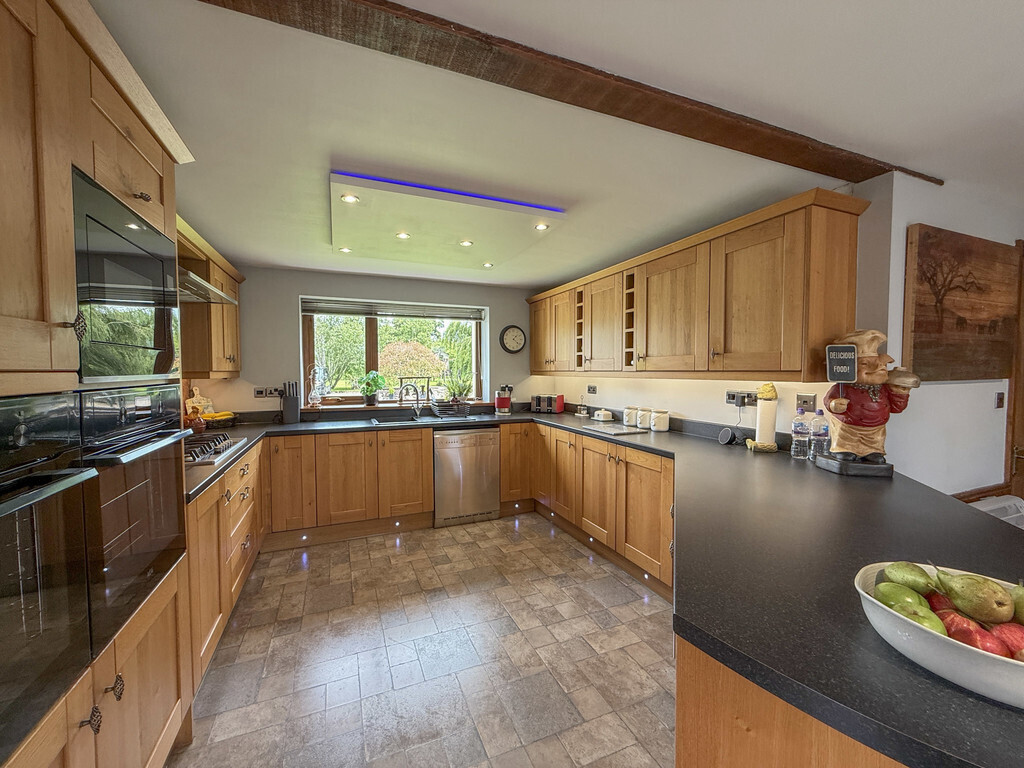 The Willows, East Woodside Image 10