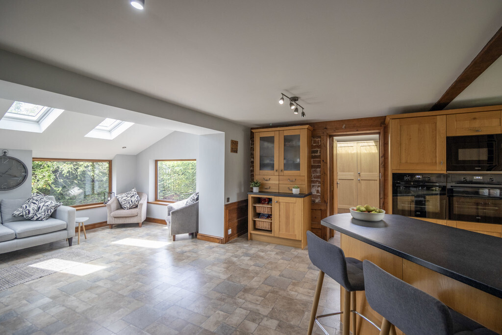 The Willows, East Woodside Image 11