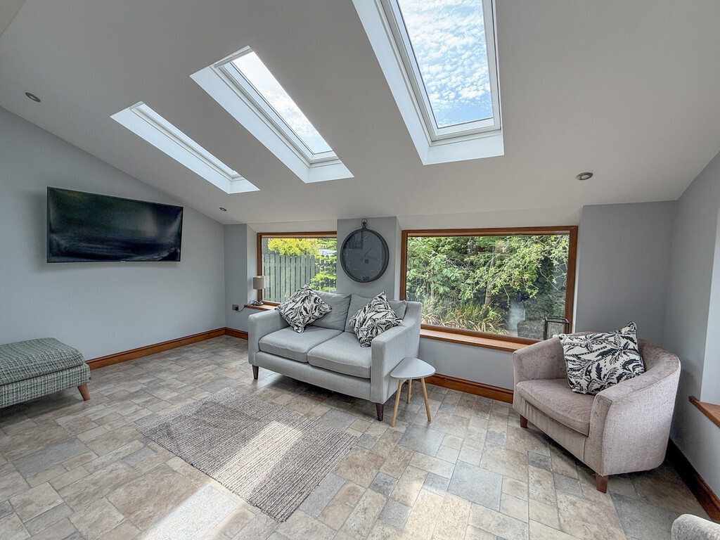 The Willows, East Woodside Image 13