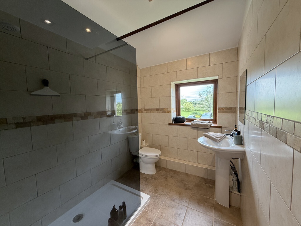 The Willows, East Woodside Image 17