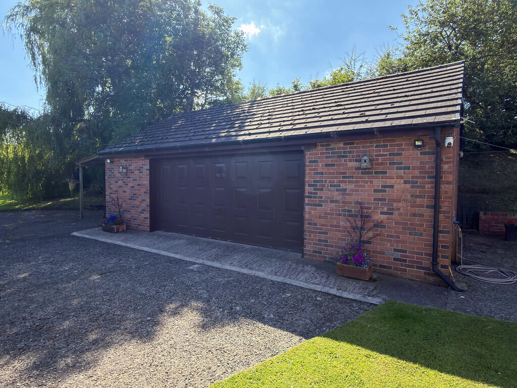 The Willows, East Woodside Image 21