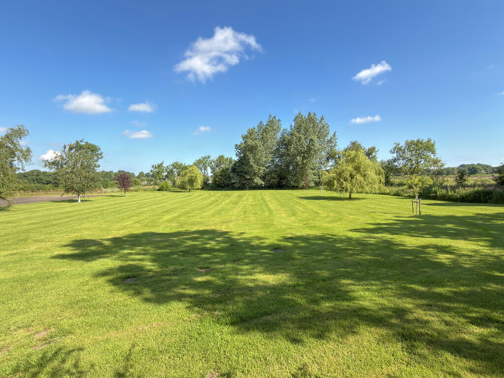 The Willows, East Woodside Image 22