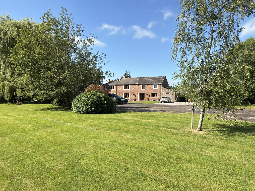 The Willows, East Woodside Image 26