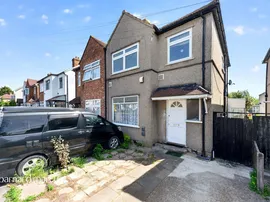Spring Grove Crescent, Hounslow photo