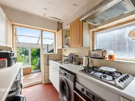 Spring Grove Crescent, Hounslow thumb 3