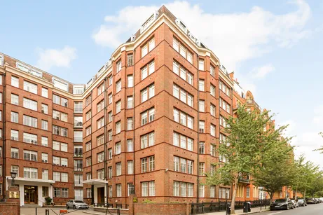 Oakwood Court, London, W14
