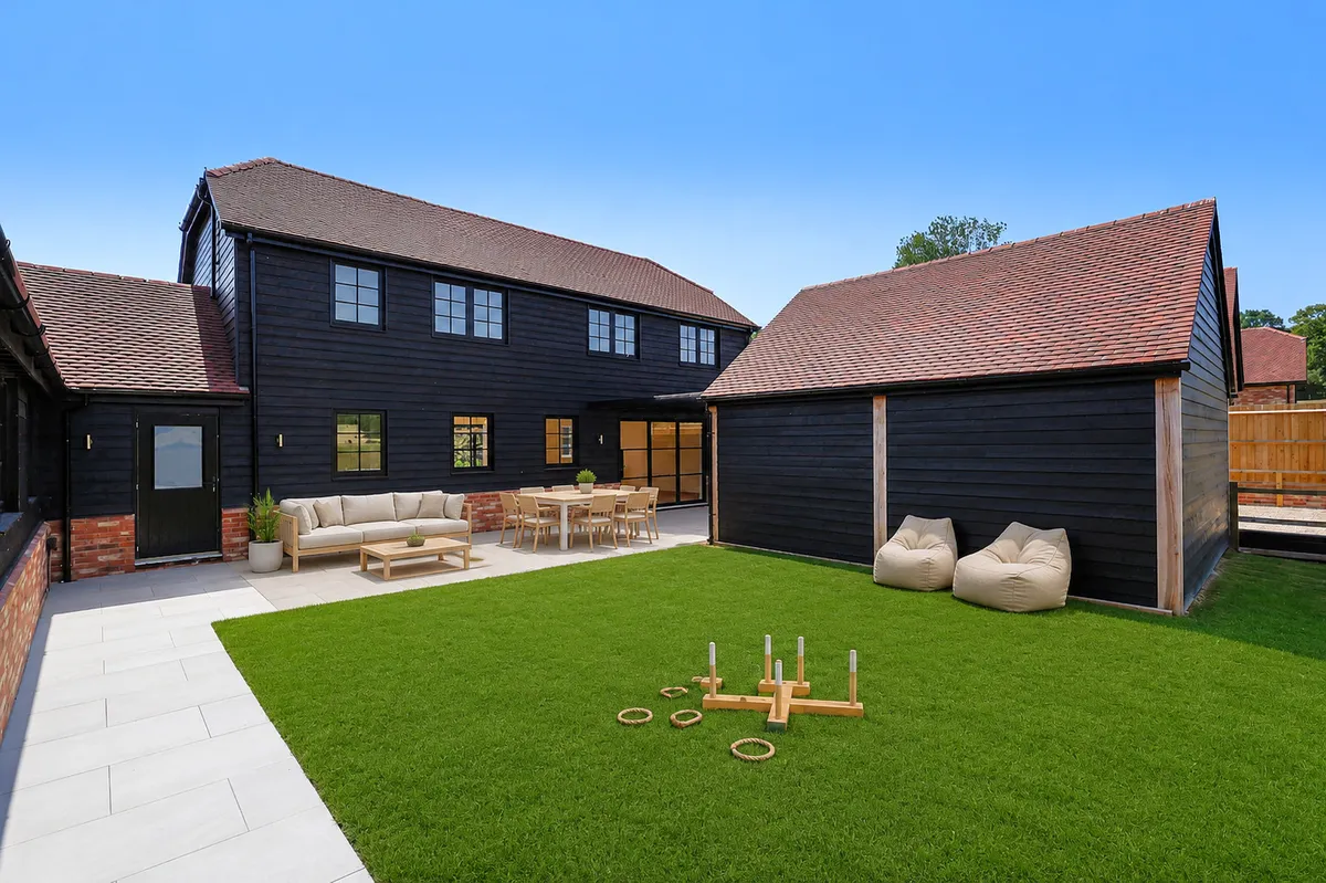 Old Farm Close, Charlwood, Surrey, RH6