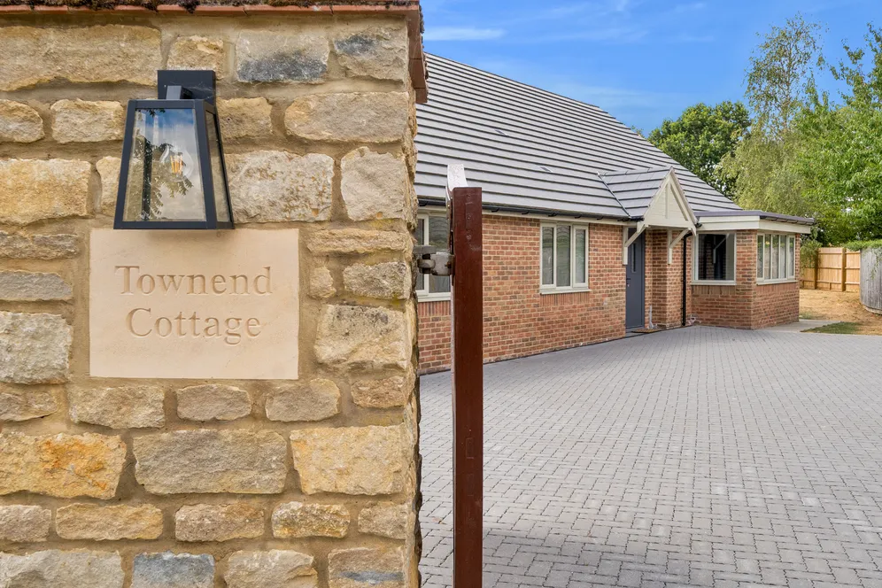 Townend Close, Croughton, NN13 photo 11