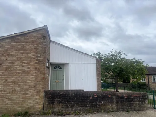 Colemans Close, CALNEphoto