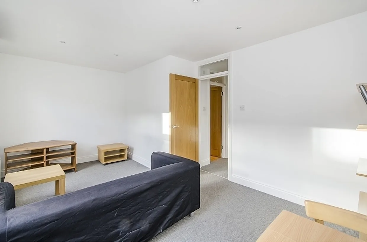 Ferndale Road London SW4 photo 3