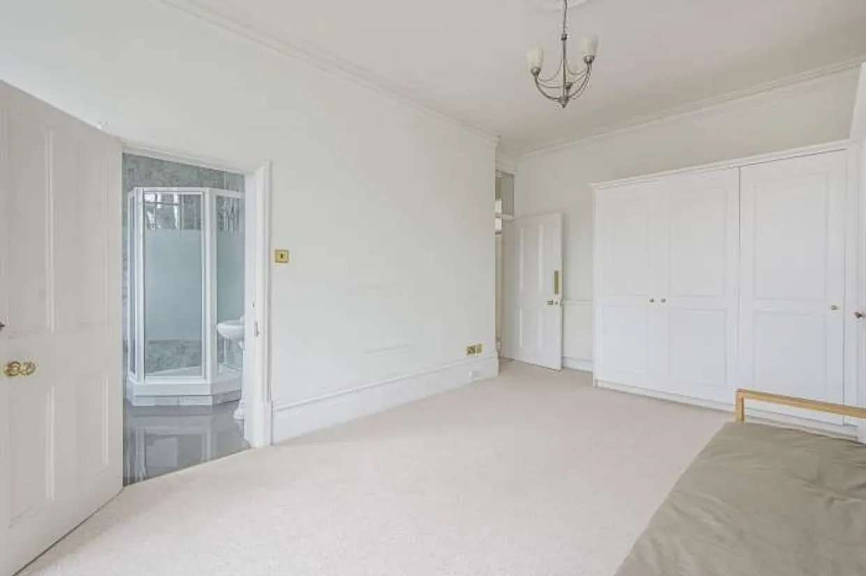 10 Ornan Road Belsize Park NW3 photo 10