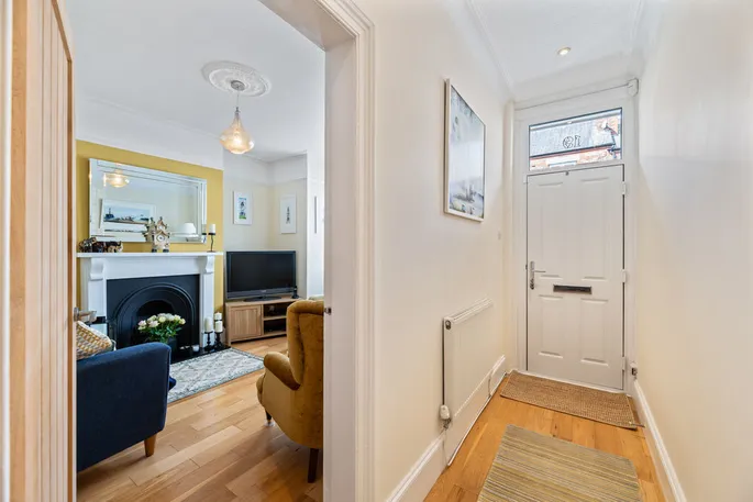 Property carousel image 3