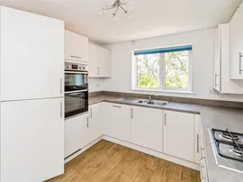 Le Marechal Avenue, Bursledon, Southampton thumb 3
