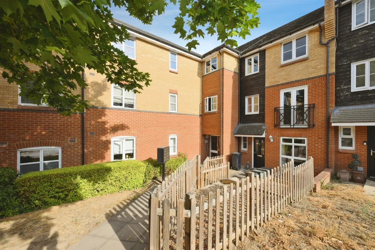 Plomer Avenue, HODDESDON