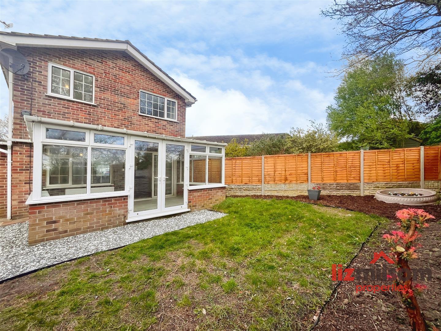 Old Hall Gardens, Church Gresley, Swadlincote Image 16