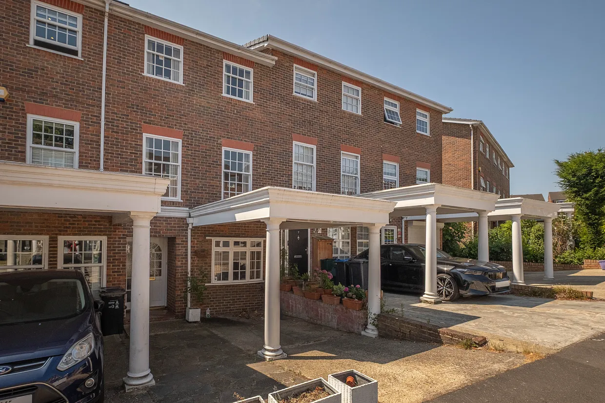 Pine Grove, London, SW19 photo 1