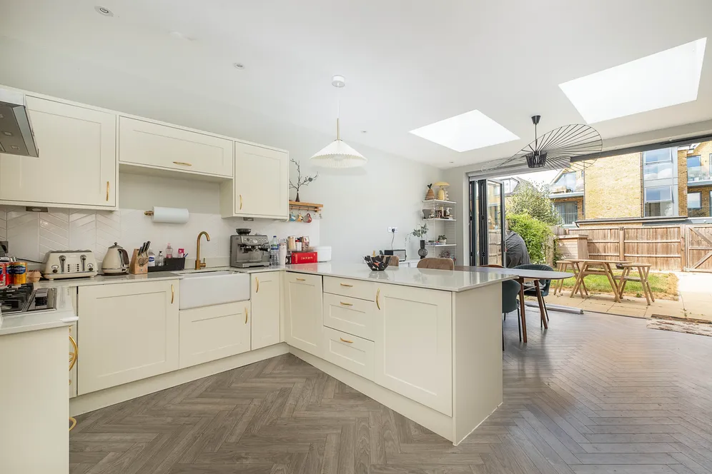 Antoinette Close, Kingston Upon Thames, KT1 photo 4