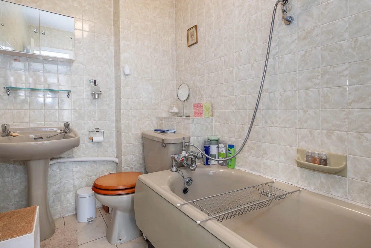Pine Grove, London, SW19 photo 16