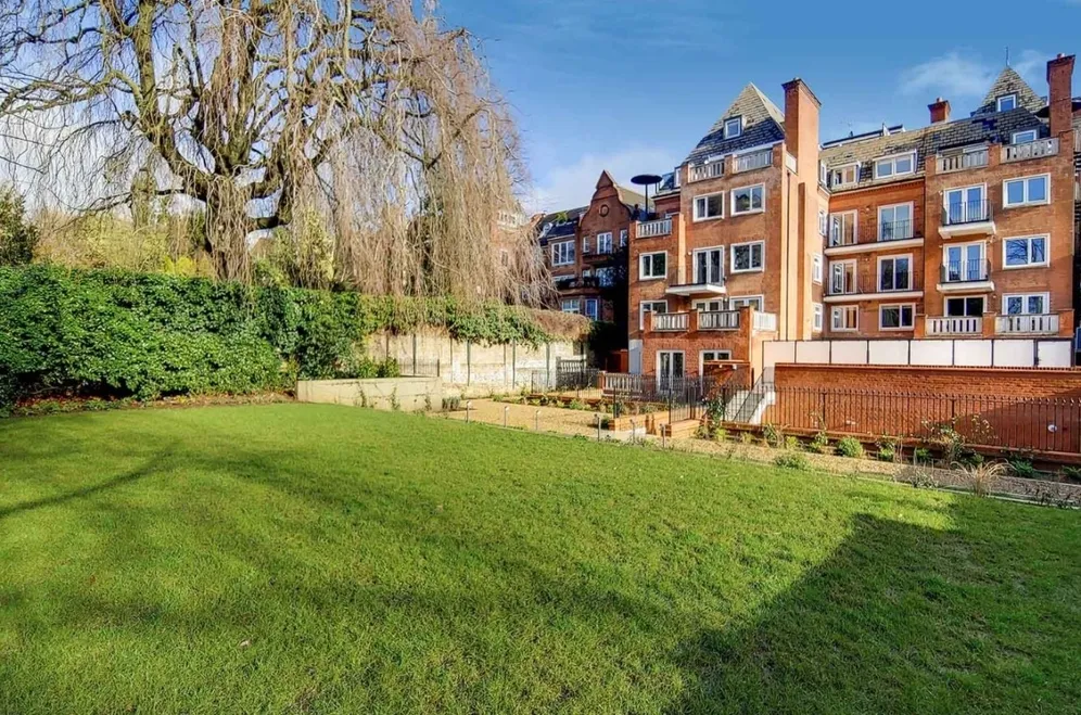 Fitzjohns Avenue London NW3 photo 6
