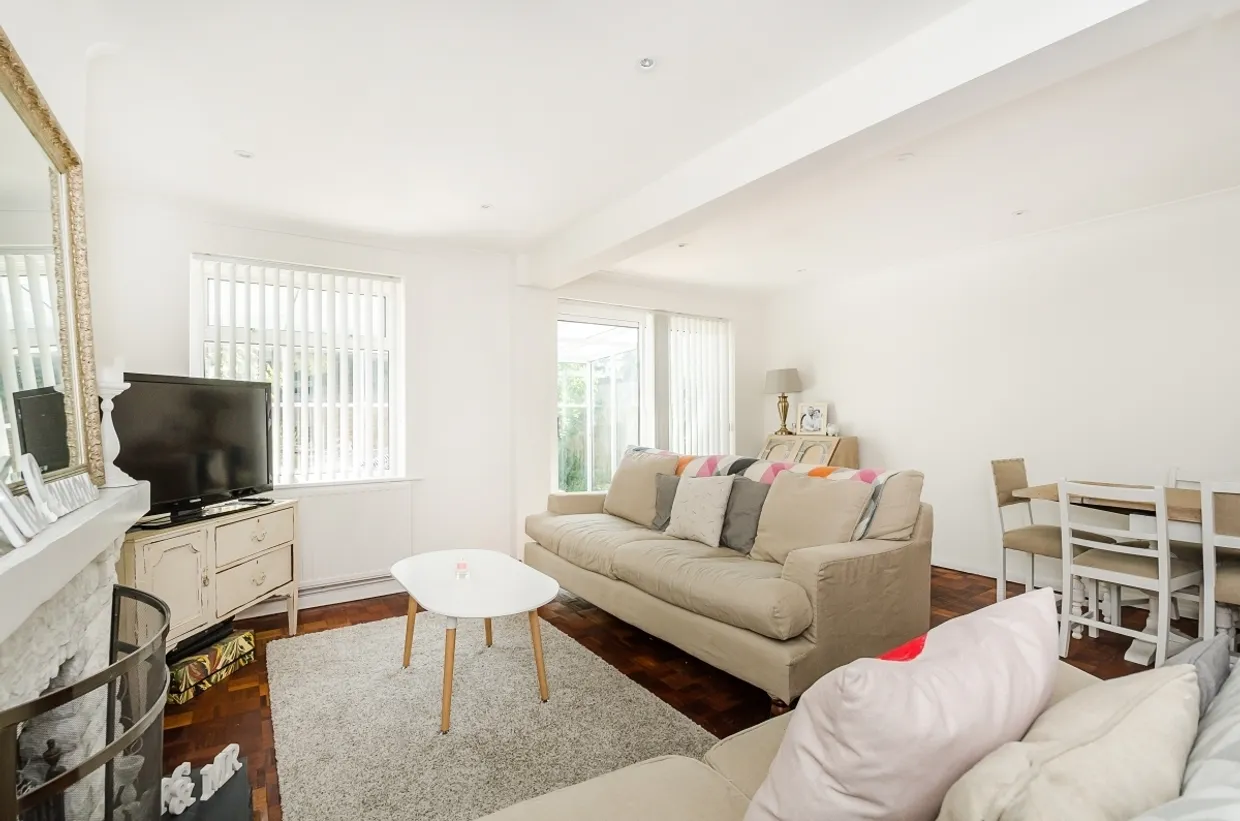 Kingston Lane, Teddington, TW11 photo 3
