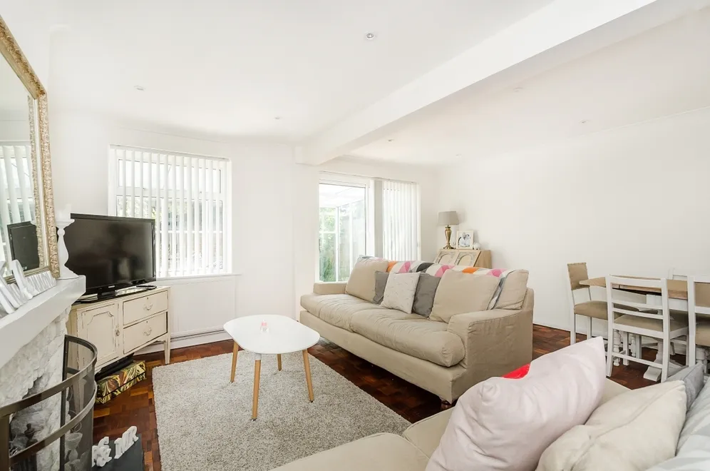 Kingston Lane, Teddington, TW11 photo 3