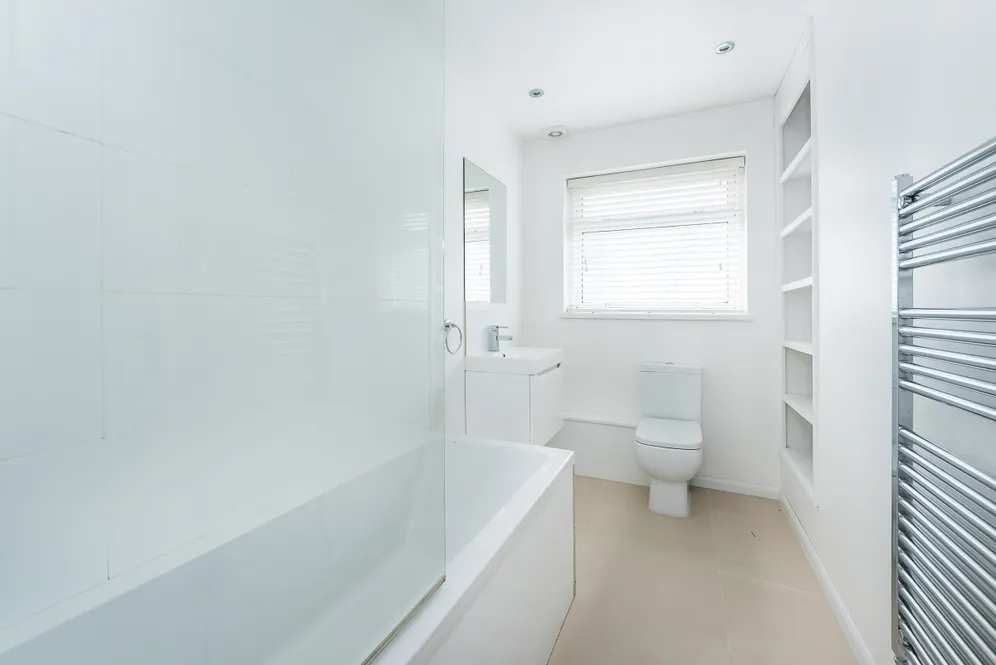 Kingston Lane, Teddington, TW11 photo 5