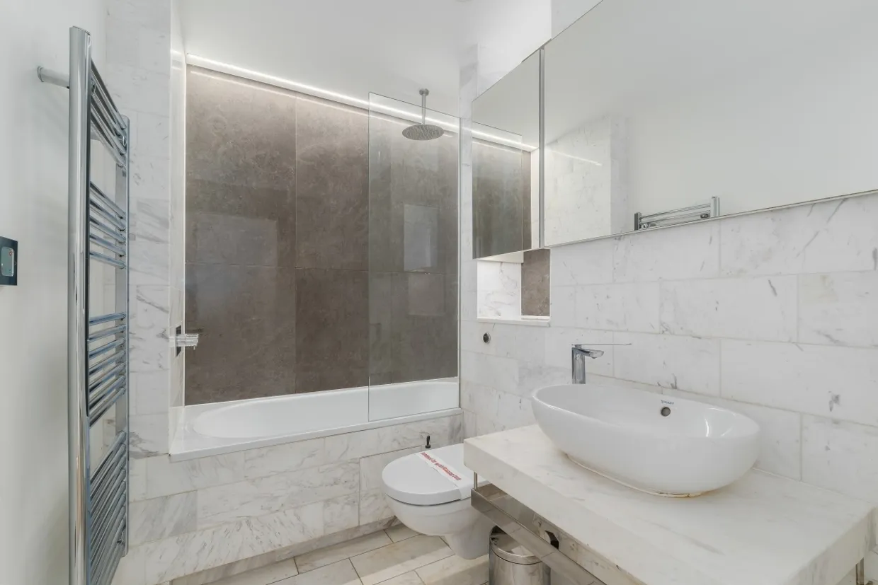 Biscayne Avenue, E14 photo 8