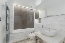 Biscayne Avenue, E14 photo 8