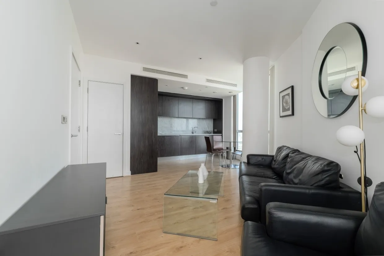 Biscayne Avenue, E14 photo 9