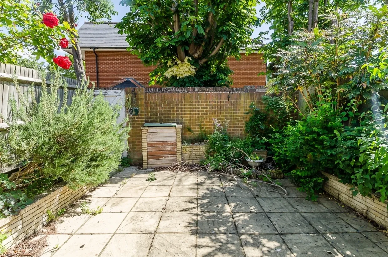 Kingston Lane, Teddington, TW11 photo 13