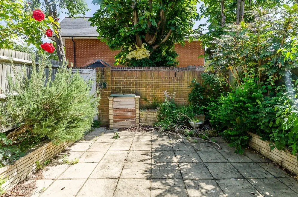 Kingston Lane, Teddington, TW11 photo 13