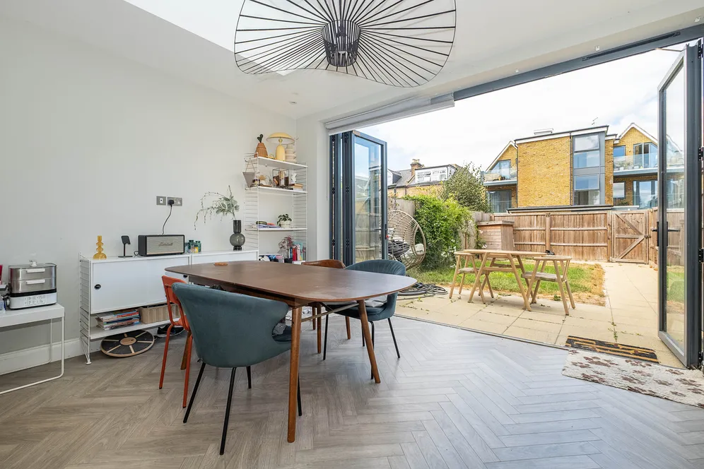 Antoinette Close, Kingston Upon Thames, KT1 photo 3