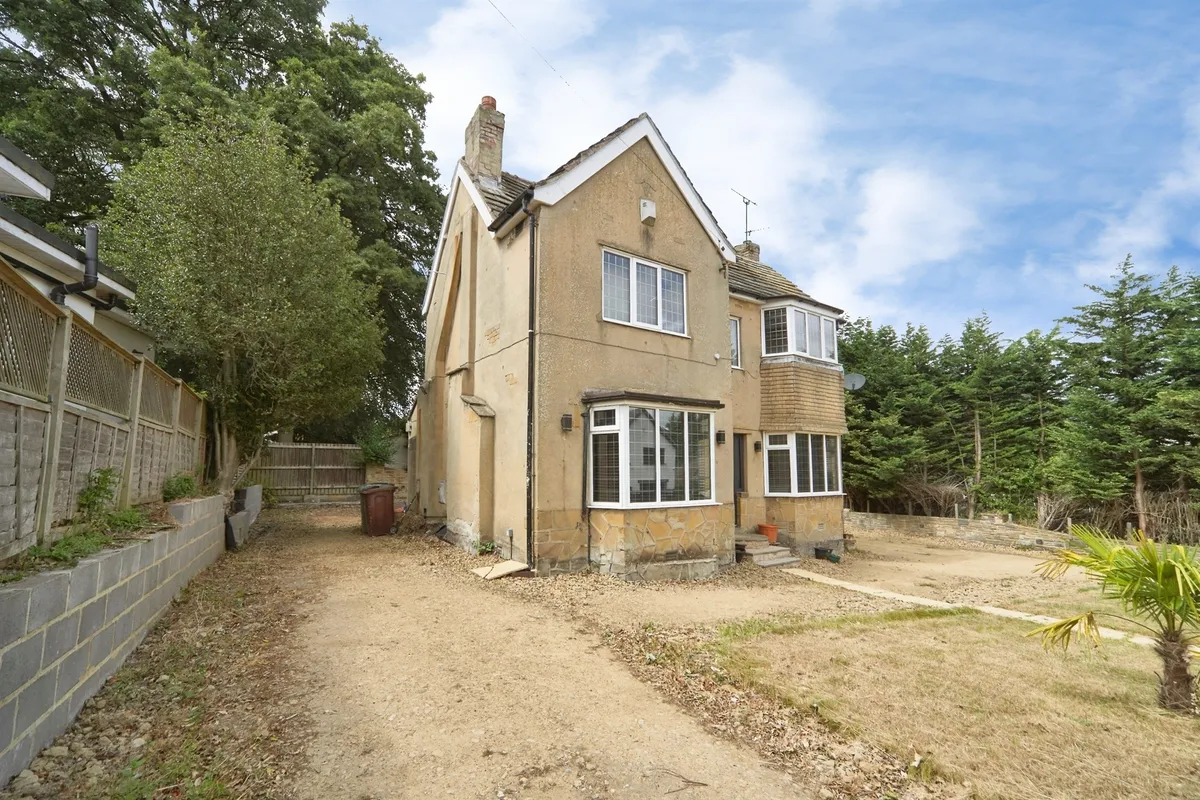 Woodhall Park Crescent East, Stanningley, PUDSEY