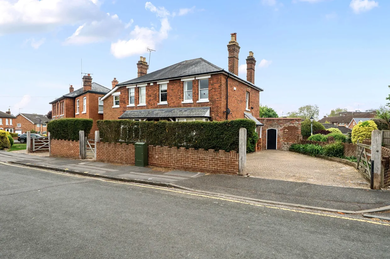 The Crescent, Maidenhead, SL6 photo 1