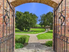 Clopton House Gardens, Stratford-Upon-Avon, CV37 photo 12