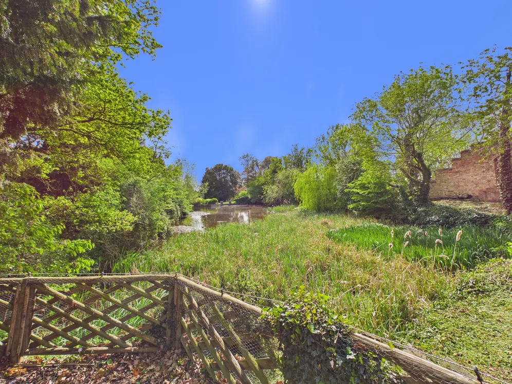Clopton House Gardens, Stratford-Upon-Avon, CV37 photo 14