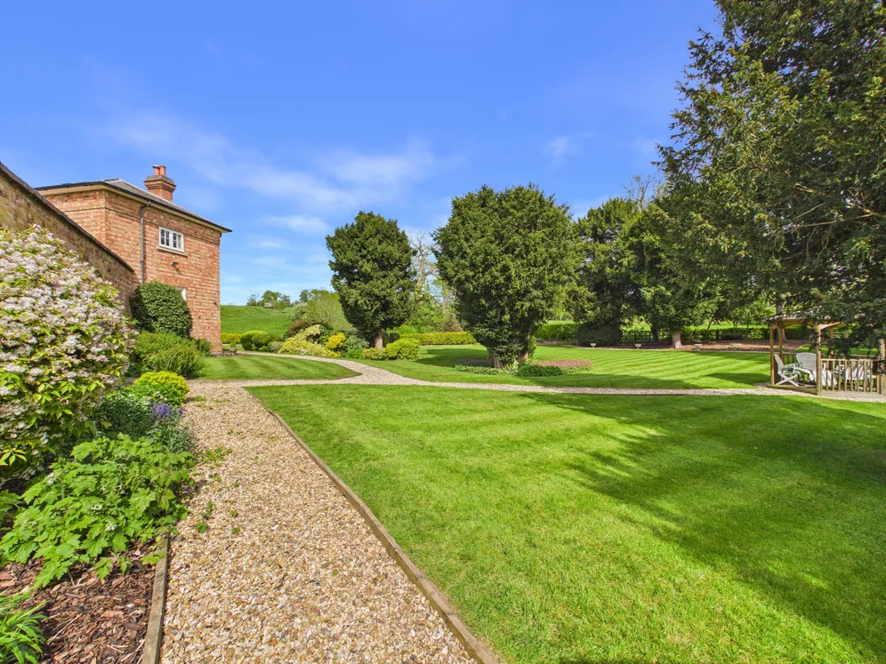 Clopton House Gardens, Stratford-Upon-Avon, CV37 photo 16