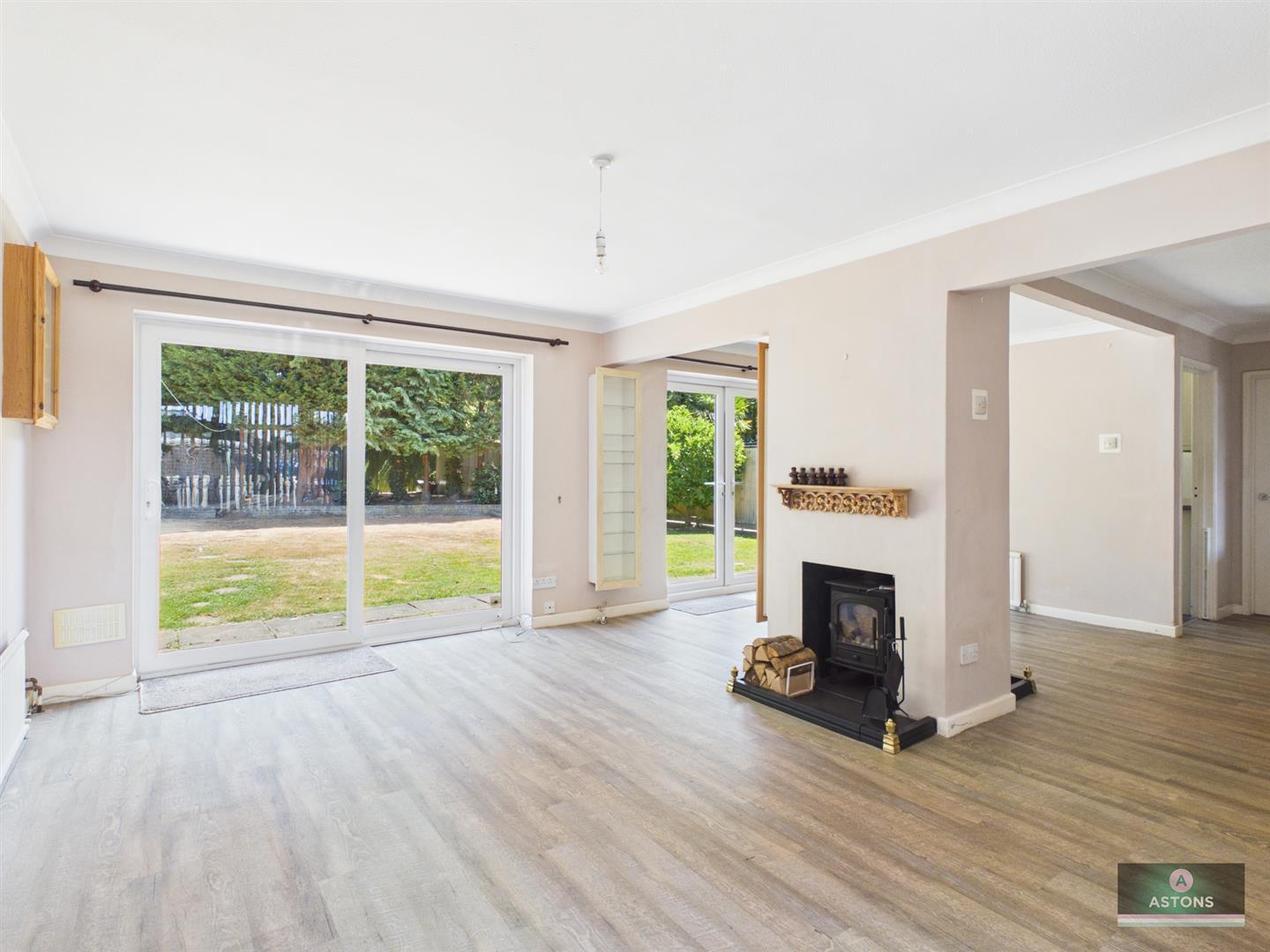 Harewood Close, Crawley Image 3