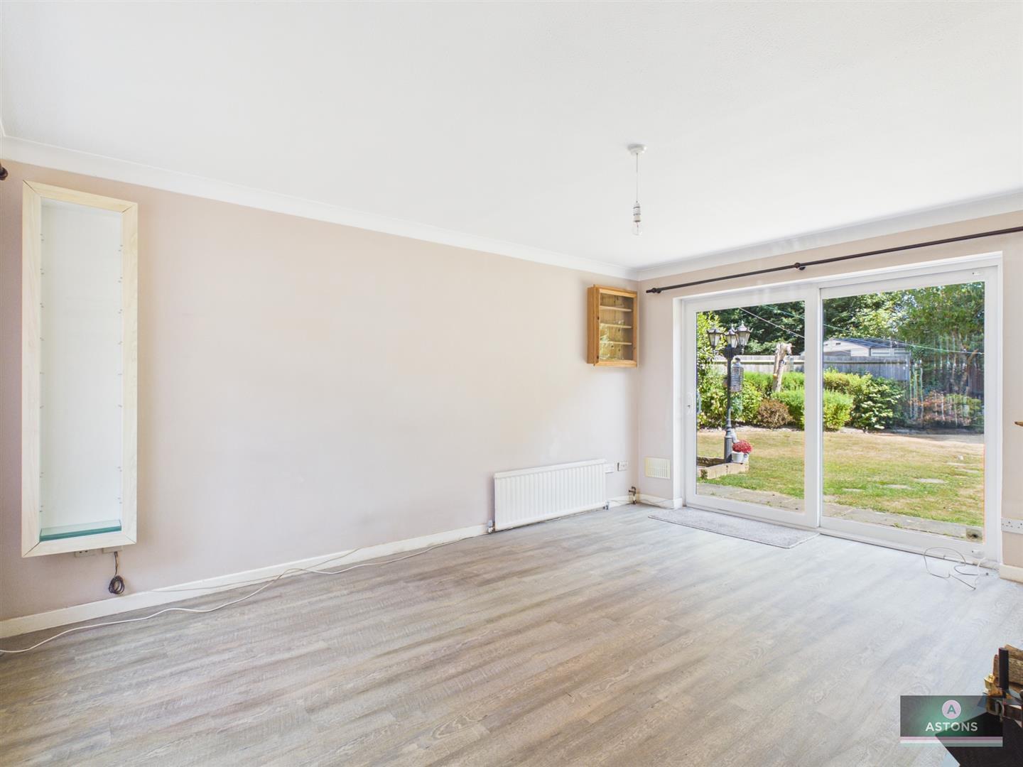 Harewood Close, Crawley Image 4
