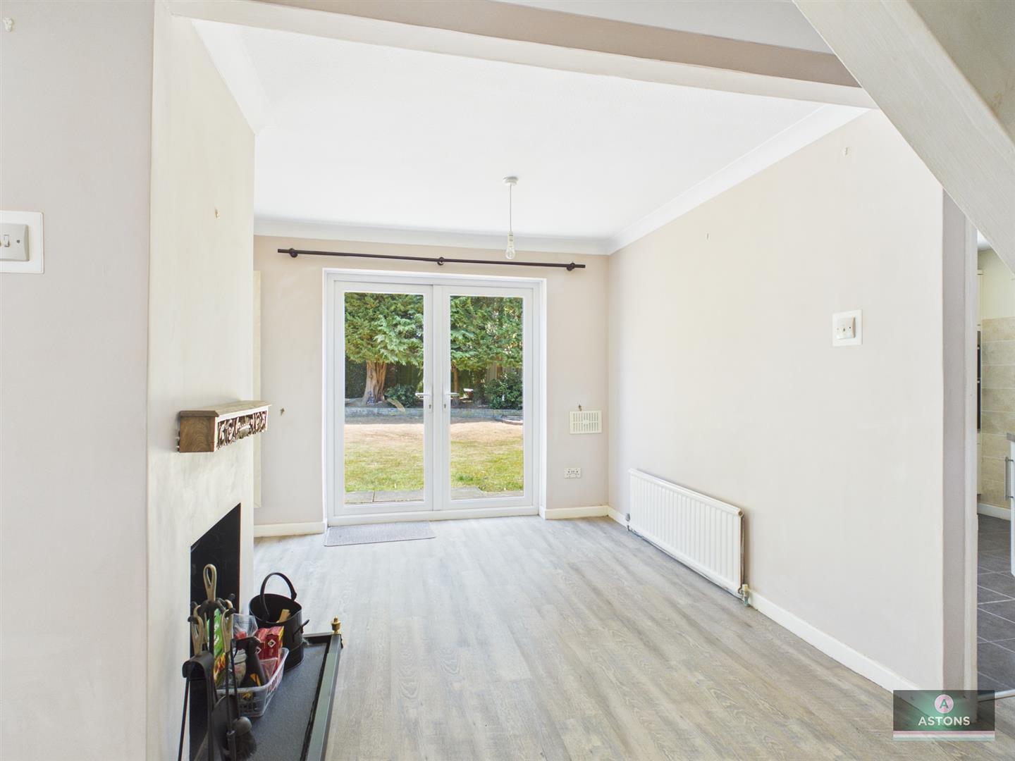 Harewood Close, Crawley Image 5