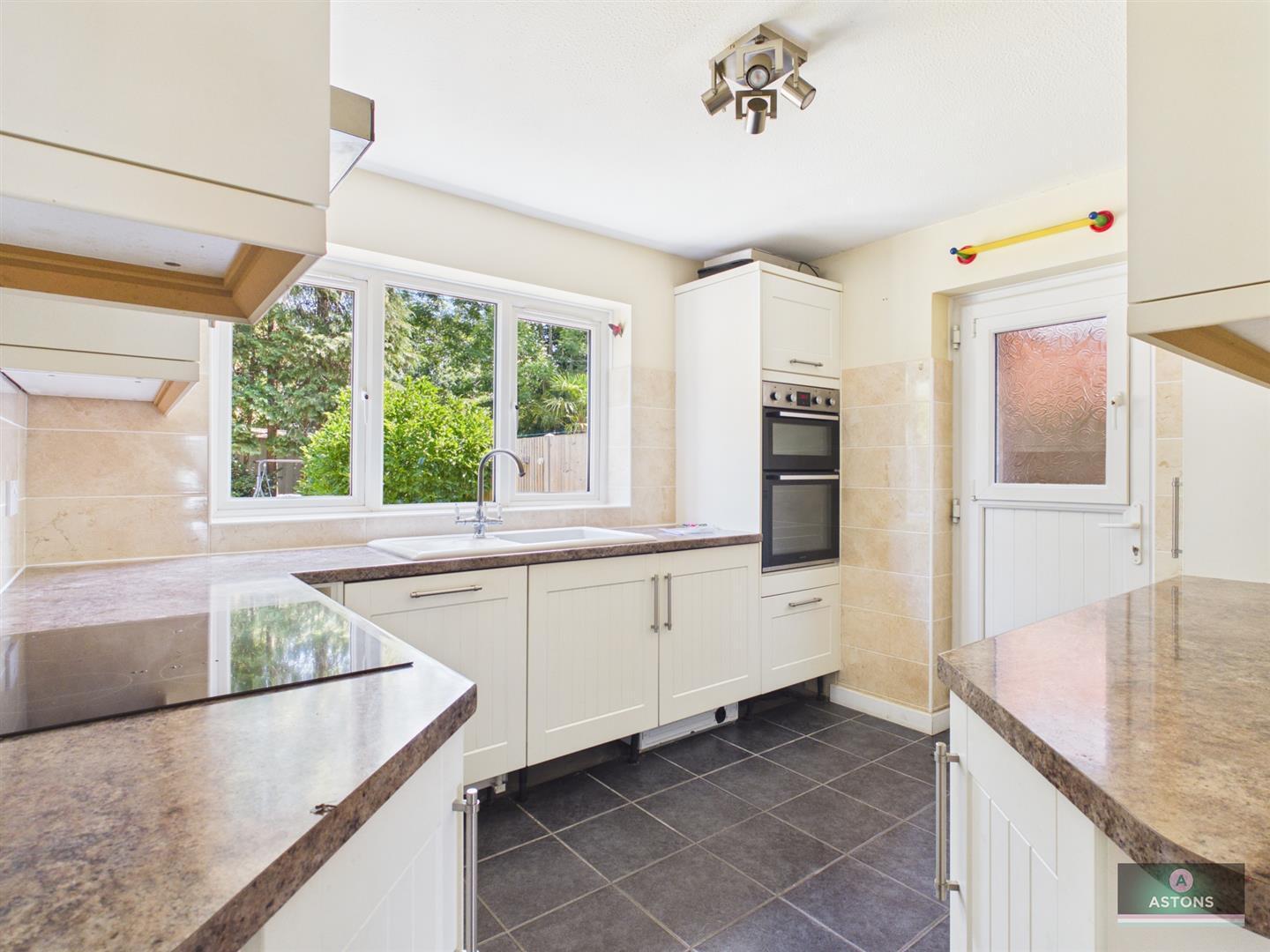 Harewood Close, Crawley Image 6