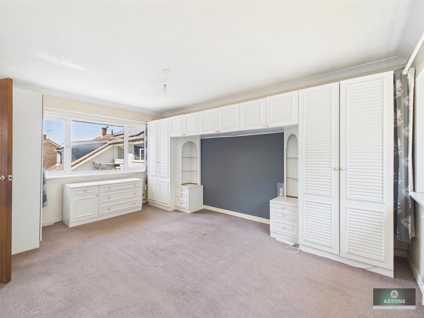 Harewood Close, Crawley Image 10