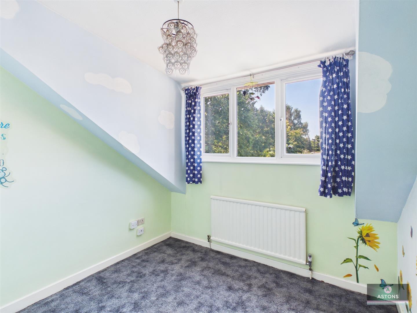 Harewood Close, Crawley Image 13