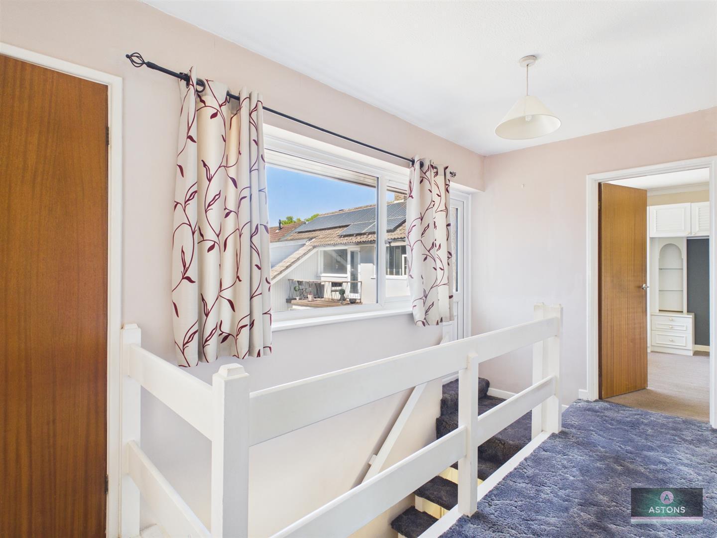 Harewood Close, Crawley Image 15
