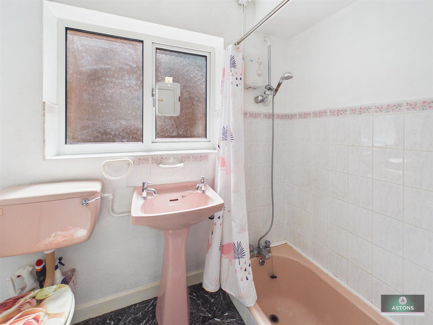 Harewood Close, Crawley Image 16
