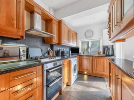 Limpsfield Avenue, Thornton Heath thumb 2