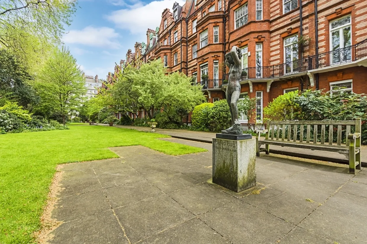 Sloane Gardens Chelsea SW1W photo 2
