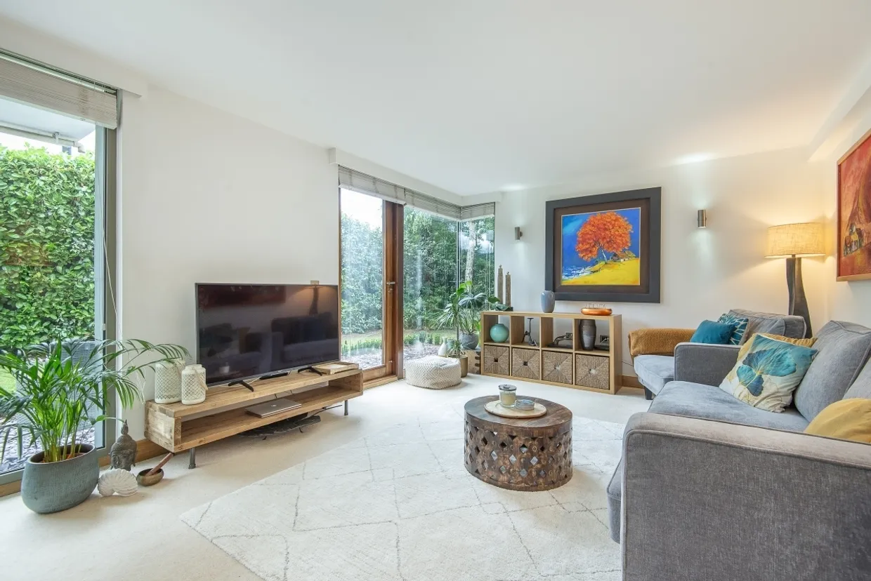 Rivermead Close, Teddington, TW11 photo 2